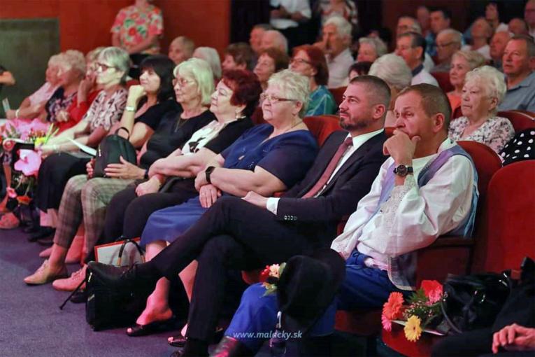 Účastníci slávnostneho zhromaždenia
